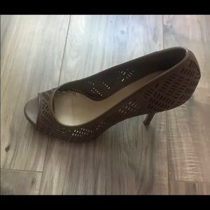 Peep toe heel sandals size 9 Women’s worn once caramel color